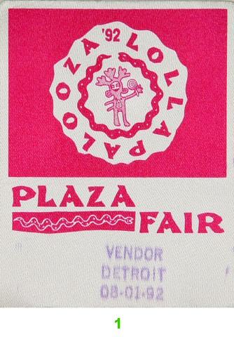 メガレア！LOLLAPALOOZA92！当時会場で地元警察からゲット！ビンテージ Lollapalooza Festival Backstage Pass from Harriet Island