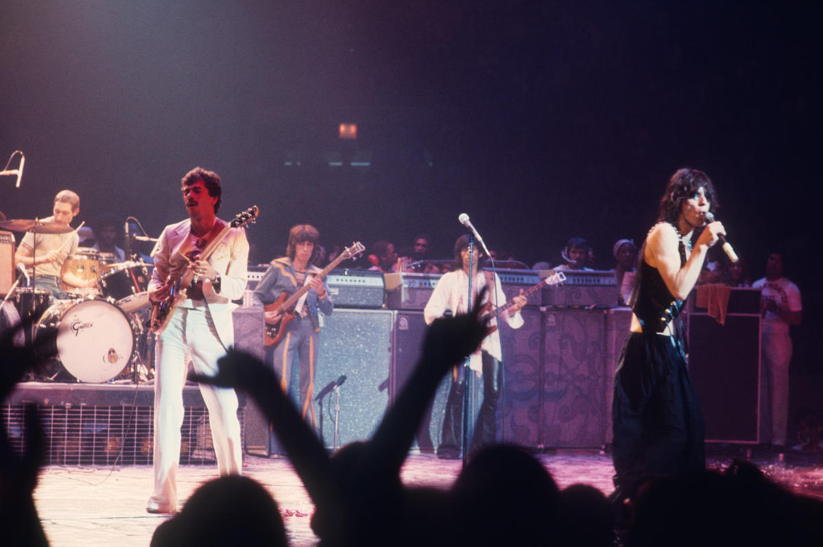 rolling stones 1975 tour opening act